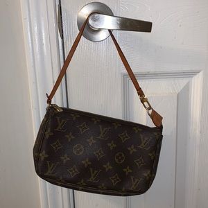 (RESERVED) Louis Vuitton purse
